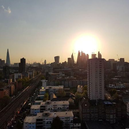 Modern 1 bedroom apartment in E1 with great views Londen Buitenkant foto