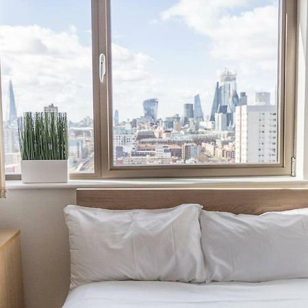 Modern 1 bedroom apartment in E1 with great views Londen Buitenkant foto