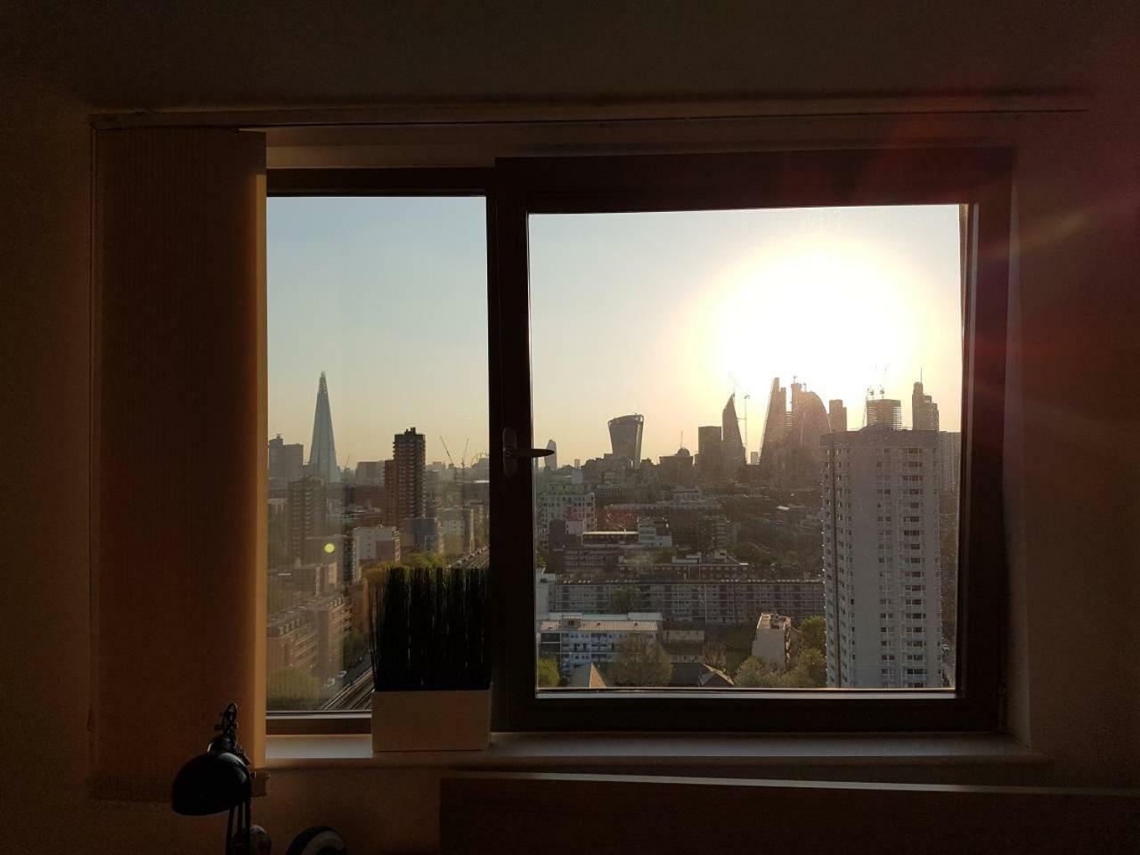Modern 1 bedroom apartment in E1 with great views Londen Buitenkant foto