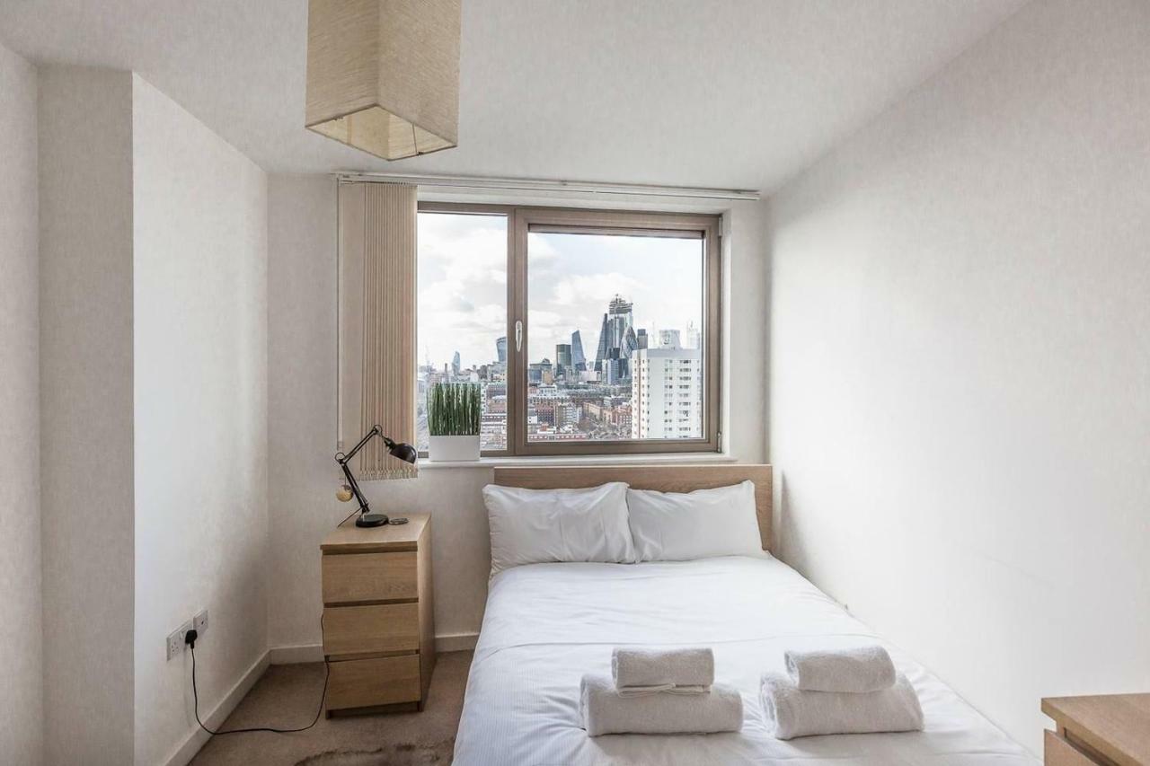 Modern 1 bedroom apartment in E1 with great views Londen Buitenkant foto