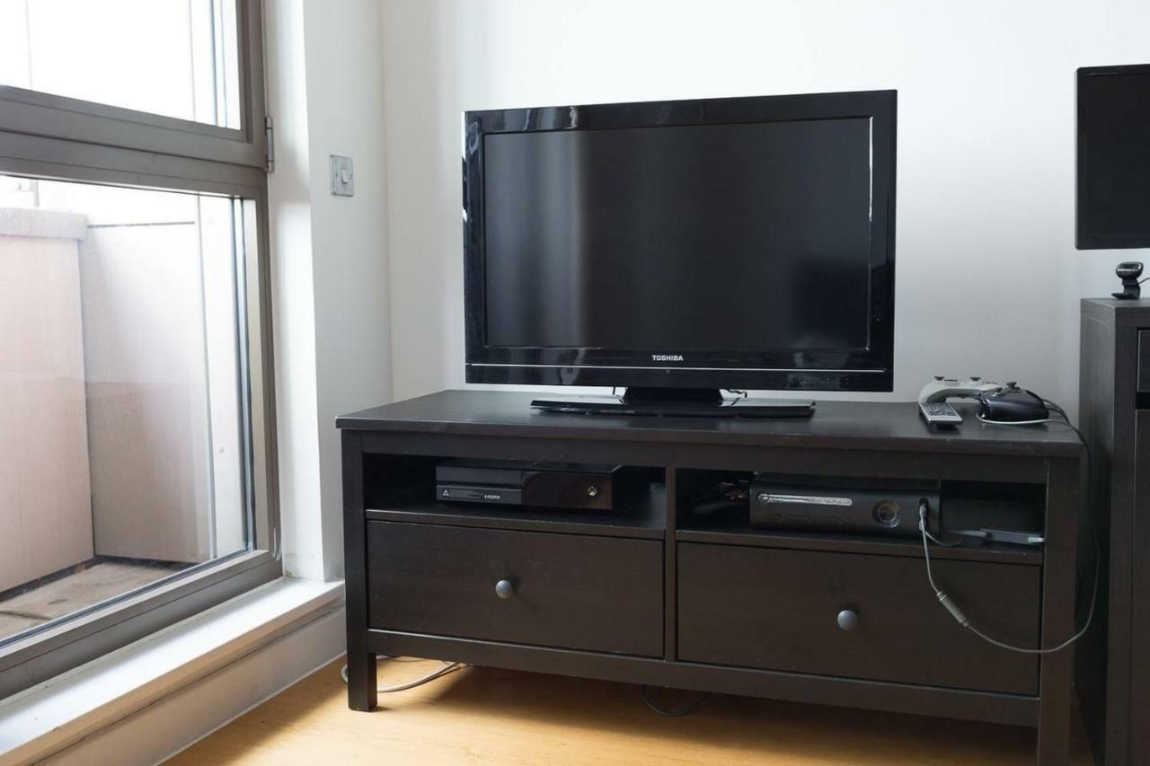 Modern 1 bedroom apartment in E1 with great views Londen Buitenkant foto