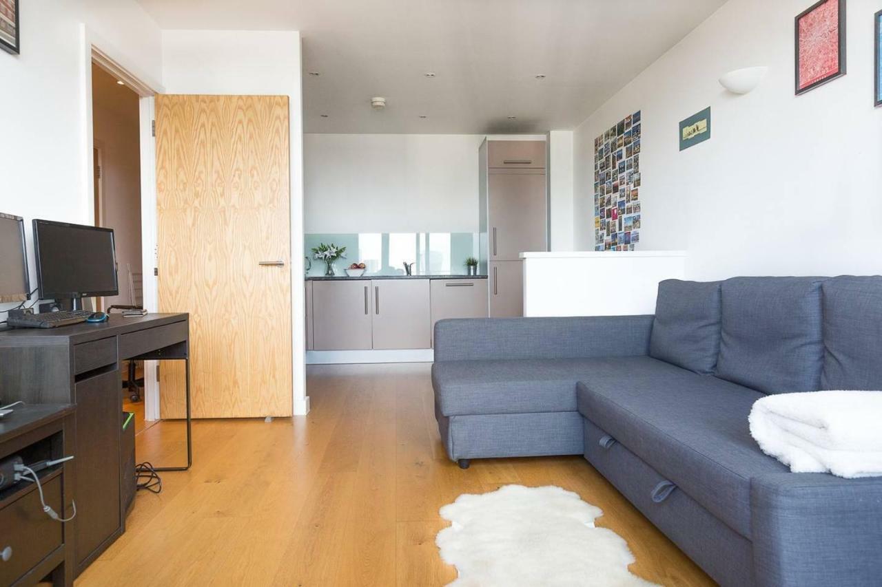 Modern 1 bedroom apartment in E1 with great views Londen Buitenkant foto